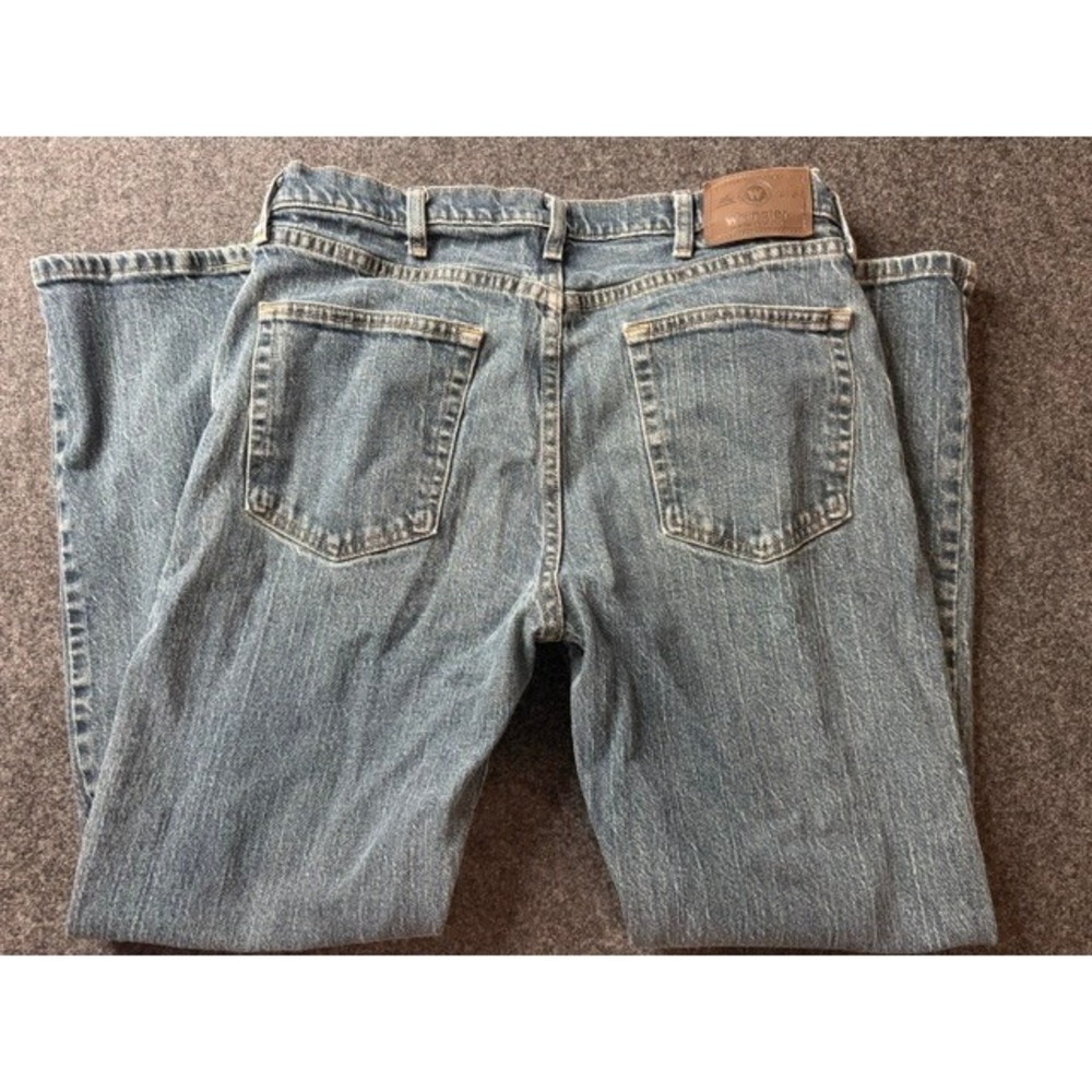 Wrangler Authentic Jeans Mens 34x29 Regular Fit Blue Medium Wash 9KRGAMD Denim - Picture 2 of 4